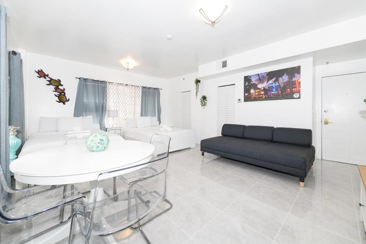Apartments On Ocean Drive Miami Beach Exterior photo