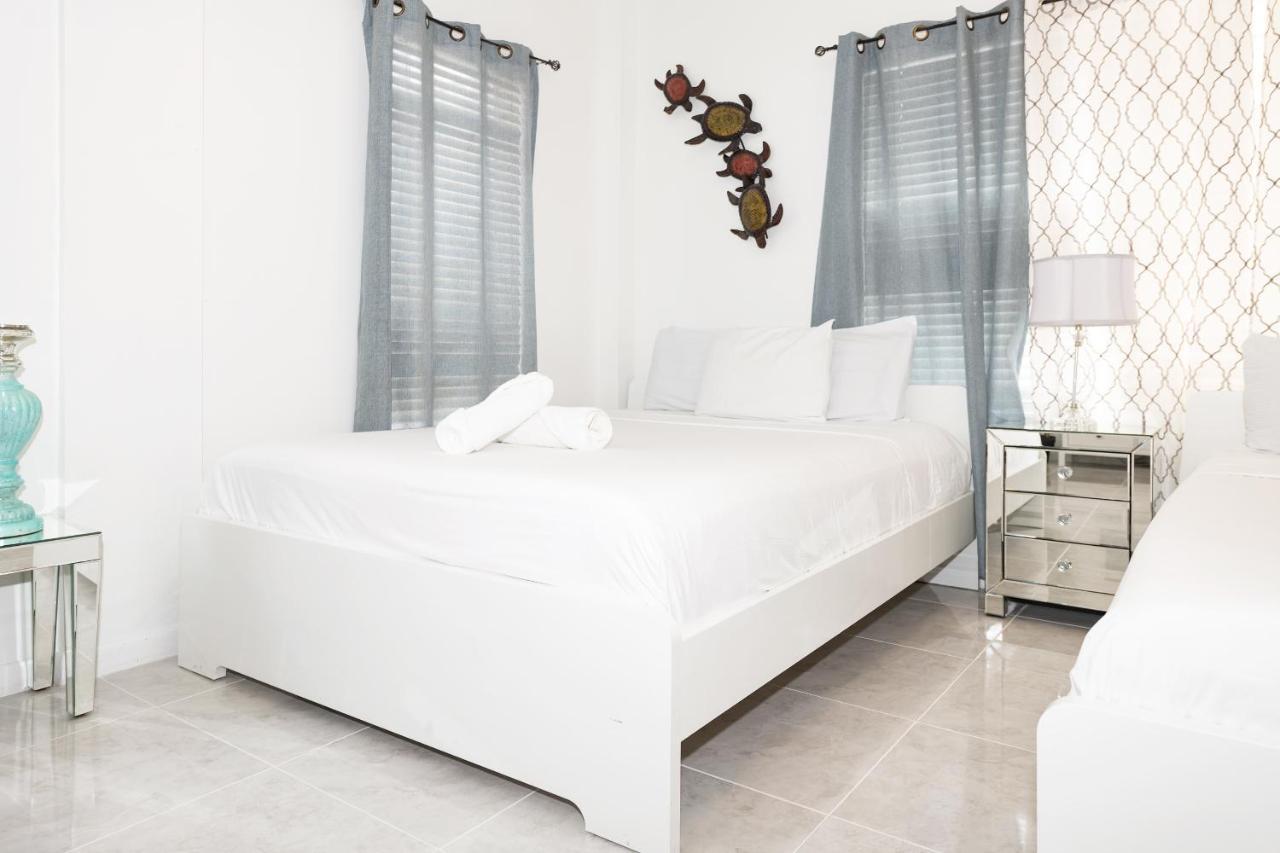 Apartments On Ocean Drive Miami Beach Exterior photo